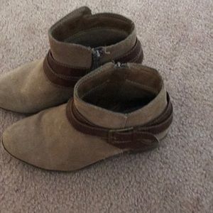 Sonoma booties size 6 🦋